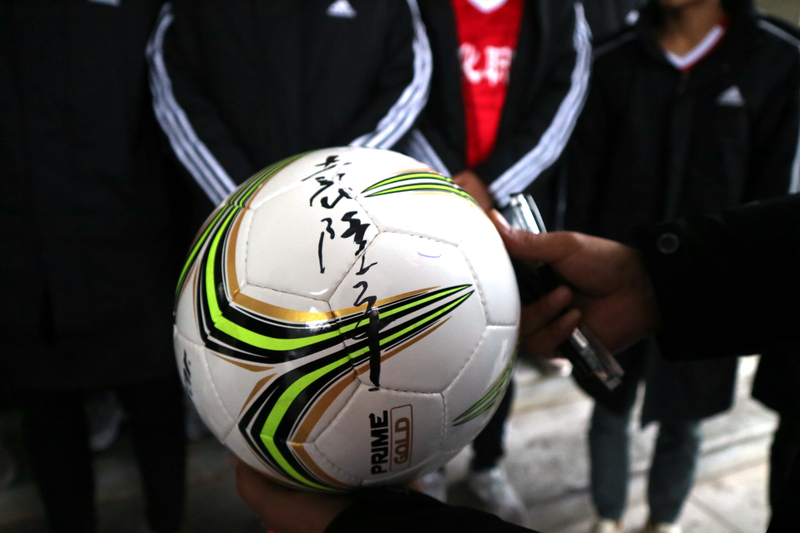 1512095356683018122.jpg 签名足球.jpg